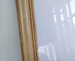 cadre beige en bois
