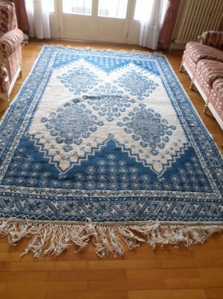 Grand tapis bleu et blanc origine Tunisie