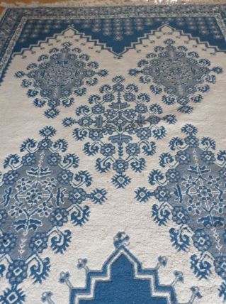 Grand tapis bleu et blanc origine Tunisie