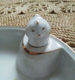 Ancienne assiette "maintien au chaud" en porcelaine fine