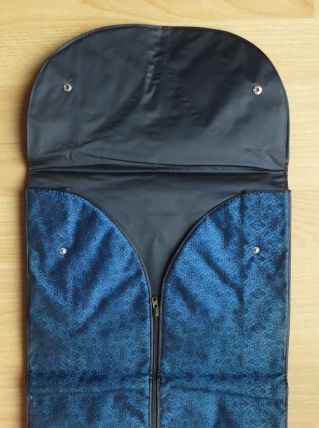 housse de protection chemisette en voyage - bleue