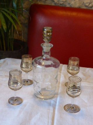Service a liqueur, carafe et 5 verres, liserés or vintage 50