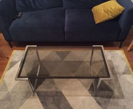Table basse chrome et verre fumé