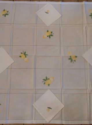 Nappe brodée à la main 134 x 134 cm, 4 serviettes 43 x 43 cm