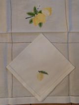 Nappe brodée à la main 134 x 134 cm, 4 serviettes 43 x 43 cm