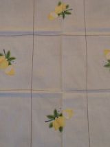 Nappe brodée à la main 134 x 134 cm, 4 serviettes 43 x 43 cm