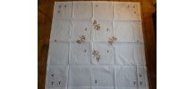 Nappe "huppes" brodée à la main, avec 6 serviettes 43 x  43
