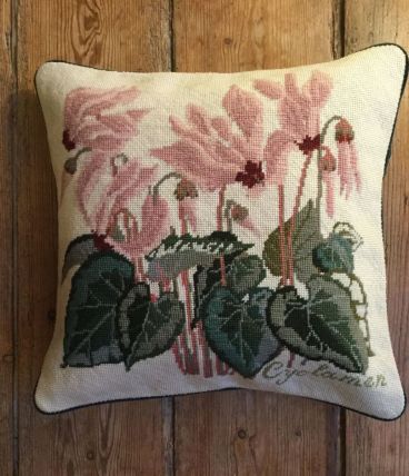 Housse de coussin brodé main au petit-point, pure laine DMC 