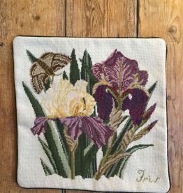 Housse coussin brodé main petit-point, pure laine DMC 42x42