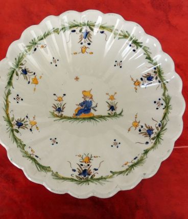 Petite assiette creuse décor main signée