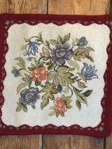 Housse coussin brodé main petit-point, pure laine DMC 42x42