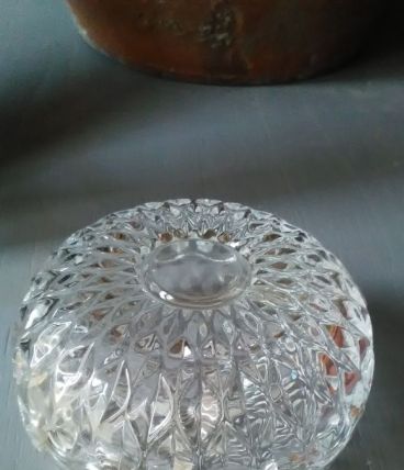 Jolie boite ronde en cristal d'Arques 