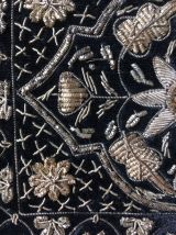 Sac à main Art Deco années 40 en velours noir – broderie mét