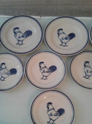 Ensemble de 8 assiettes en grès émaillé. 
