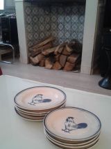Ensemble de 8 assiettes en grès émaillé. 