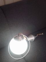 Suspension boule en alu et opaline.