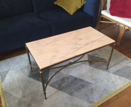 Table basse en marbre et pieds laiton