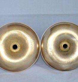 2 bougeoirs à poussoir en laiton