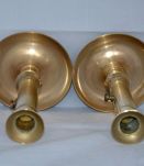 2 bougeoirs à poussoir en laiton