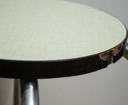 Tabouret ancien en formica vert clair vintage