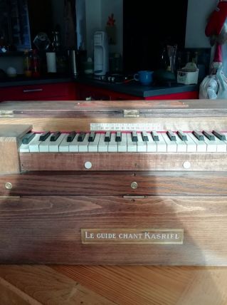 Ancien harmonium scolaire 