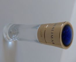 Étuis pour flacons de parfum Guerlain et un vaporisateur