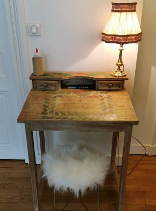 Bureau d'écolier patiné 