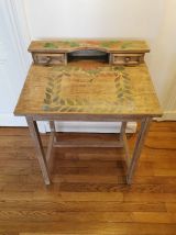 Bureau d'écolier patiné 