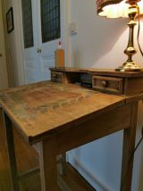 Bureau d'écolier patiné 