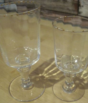 2 verres anciens en cristal  