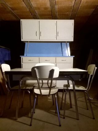 Meuble de cuisine avec buffet ,table 4 chaises en FORMICA