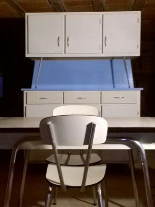 Meuble de cuisine avec buffet ,table 4 chaises en FORMICA