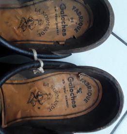 Véritables galoches cuir et bois