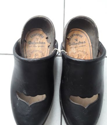 Véritables galoches cuir et bois