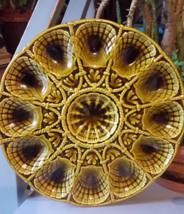 Ancien grand plat à huîtres en faïence de Sarreguemines