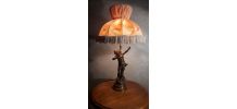 belle lampe en regule signe  petite trace d