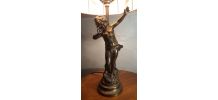belle lampe en regule signe  petite trace d
