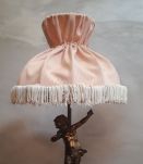 belle lampe en regule signe  petite trace d