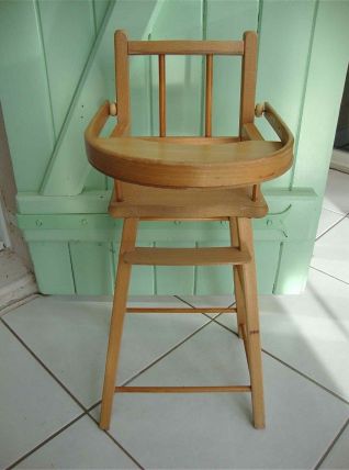 Chaise haute de poupée ou doudou