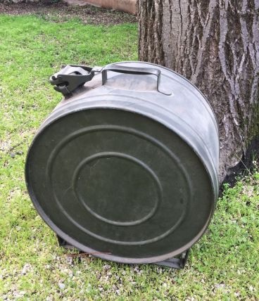 ancien jerrican rond