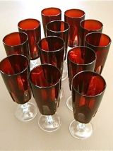 12 flûtes à champagne rouge rubis