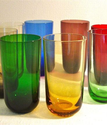 8 verres-gobelets colorés