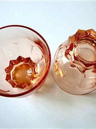 Suite de 10 petits verres roses