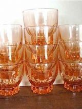 Suite de 10 petits verres roses