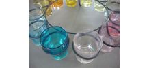 12 verres colorés sur présentoir