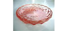 Assiette en verre rose 