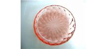 Assiette en verre rose 