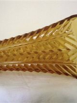 Vase ambre en verre moulé 
