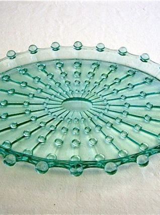 Plateau en verre moulé ancien couleur vert d’eau