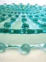 Plateau en verre moulé ancien couleur vert d’eau